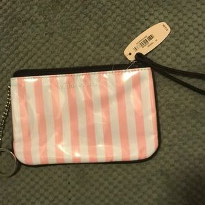 vs waterproof wristlet